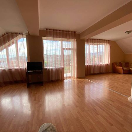 Apartments on Parkaniya 2a Mukacheve Bagian luar foto
