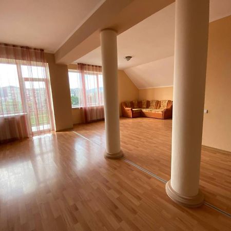 Apartments on Parkaniya 2a Mukacheve Bagian luar foto