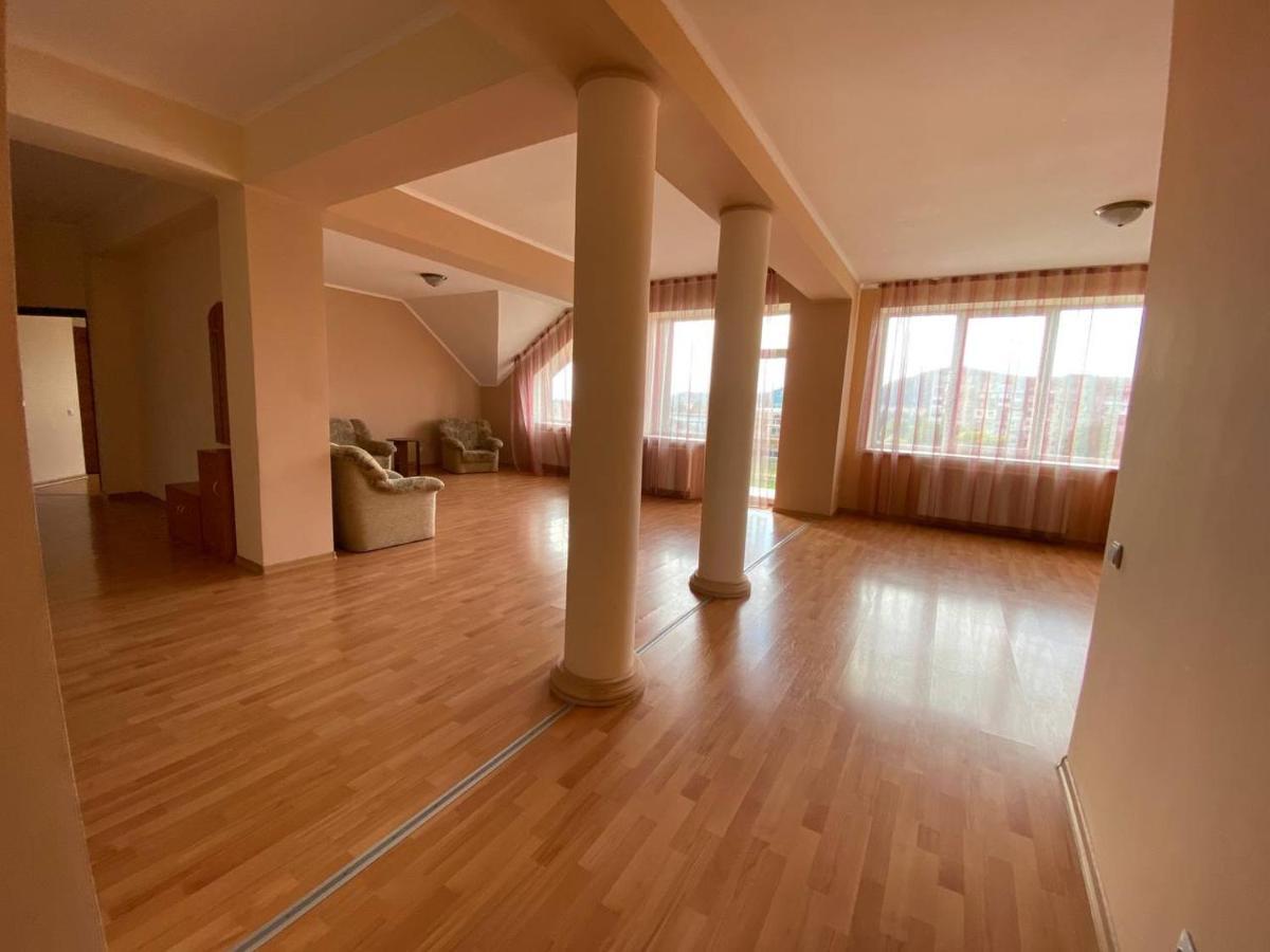 Apartments on Parkaniya 2a Mukacheve Bagian luar foto