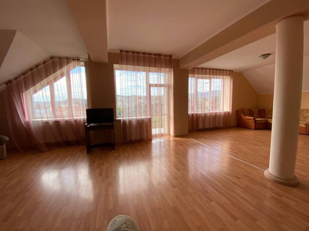 Apartments on Parkaniya 2a Mukacheve Bagian luar foto