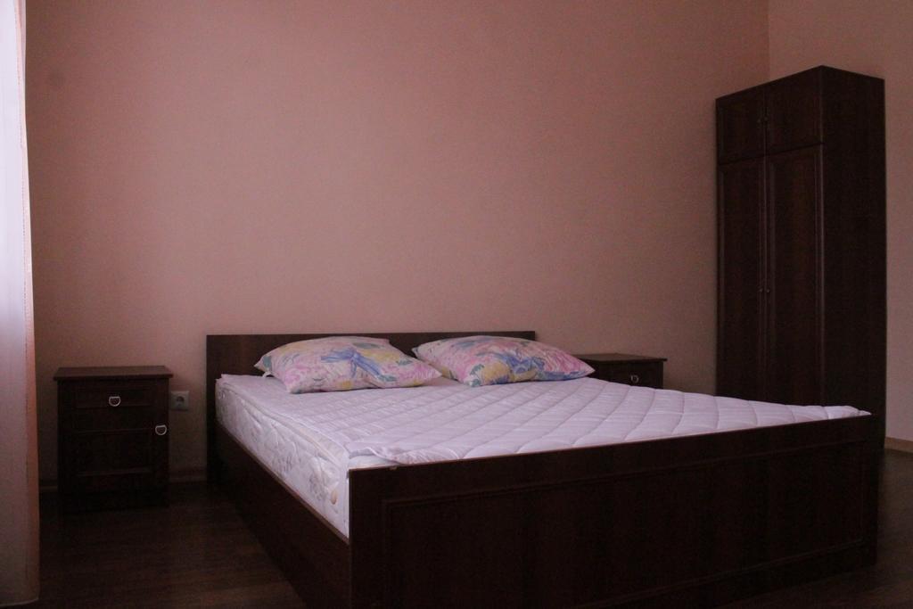 Apartments on Parkaniya 2a Mukacheve Bagian luar foto
